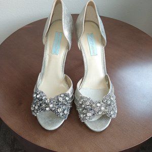 New Betsy Johnson SB-GOWN Silver Metal Woman's Size 8.5